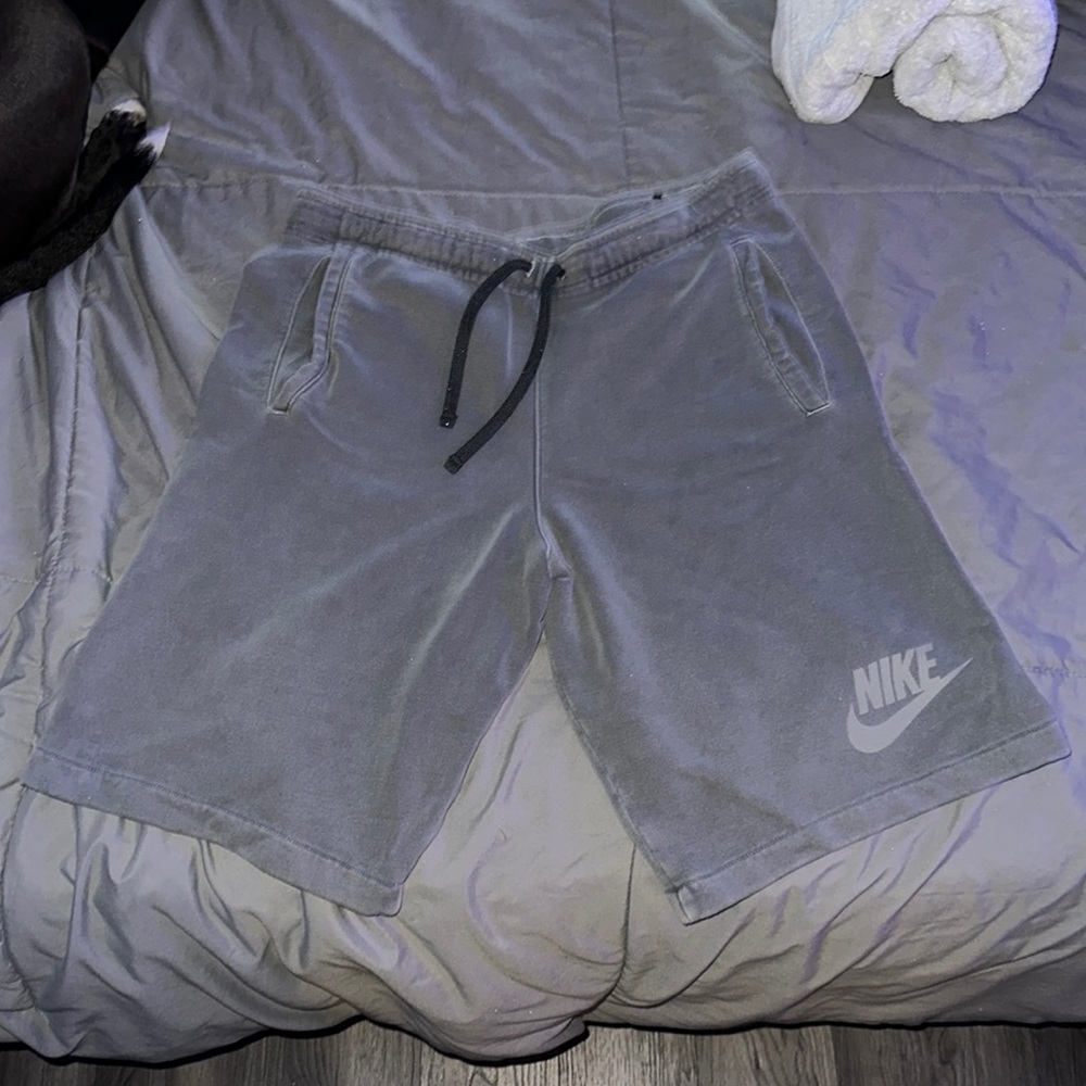 Nike short pants grey